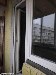 Монтаж балконного блока из лиственницы
